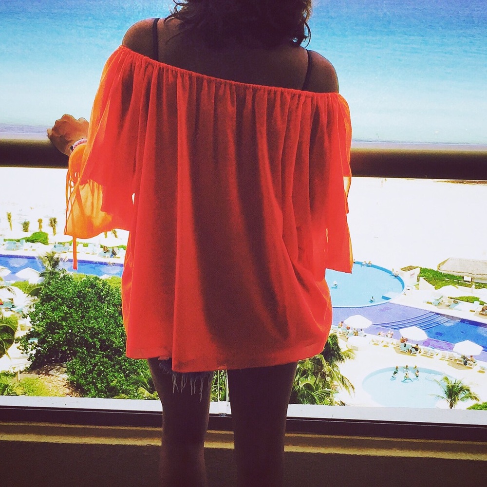 Off shoulder BCBG top